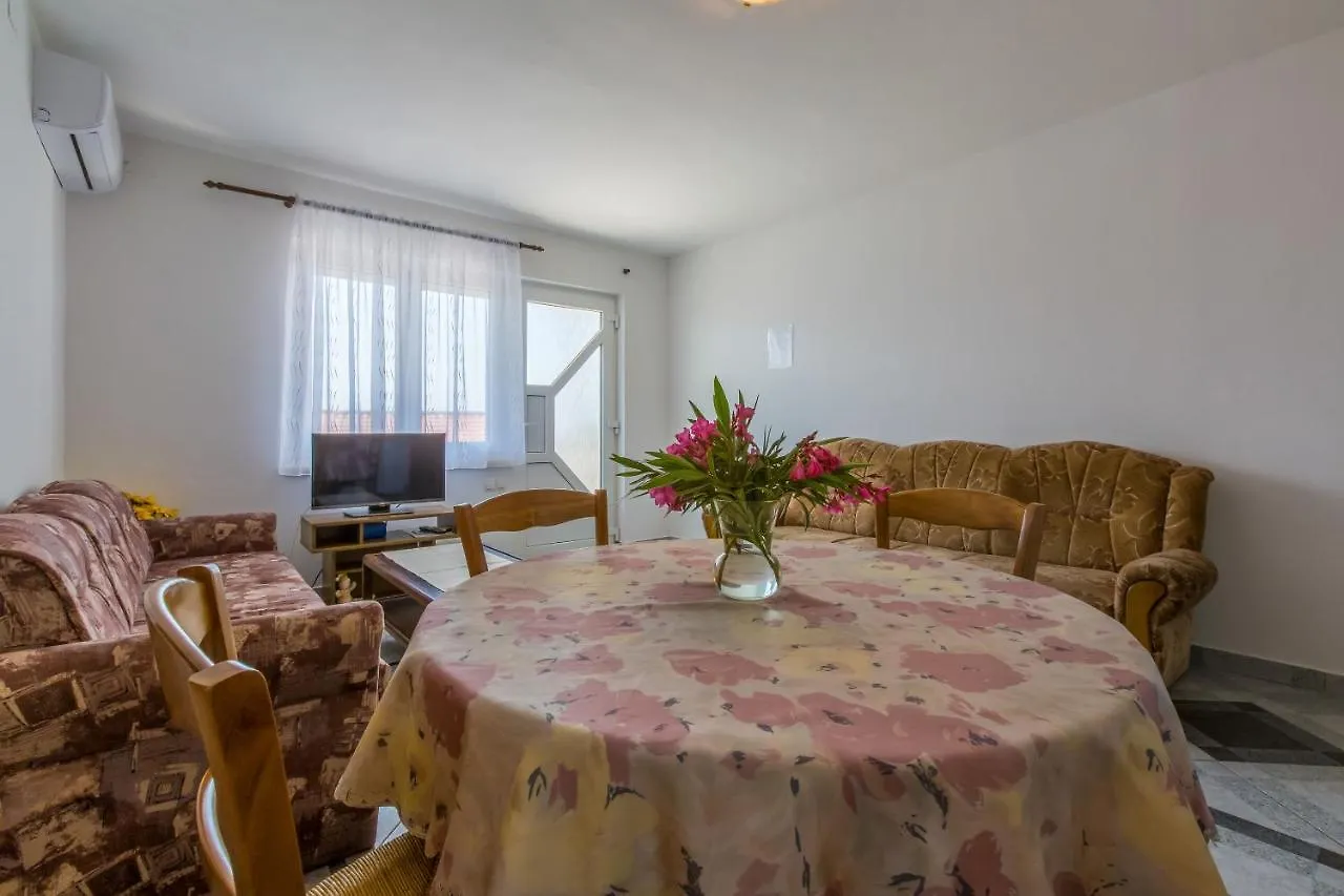 Apartments Ivano Dramalj
