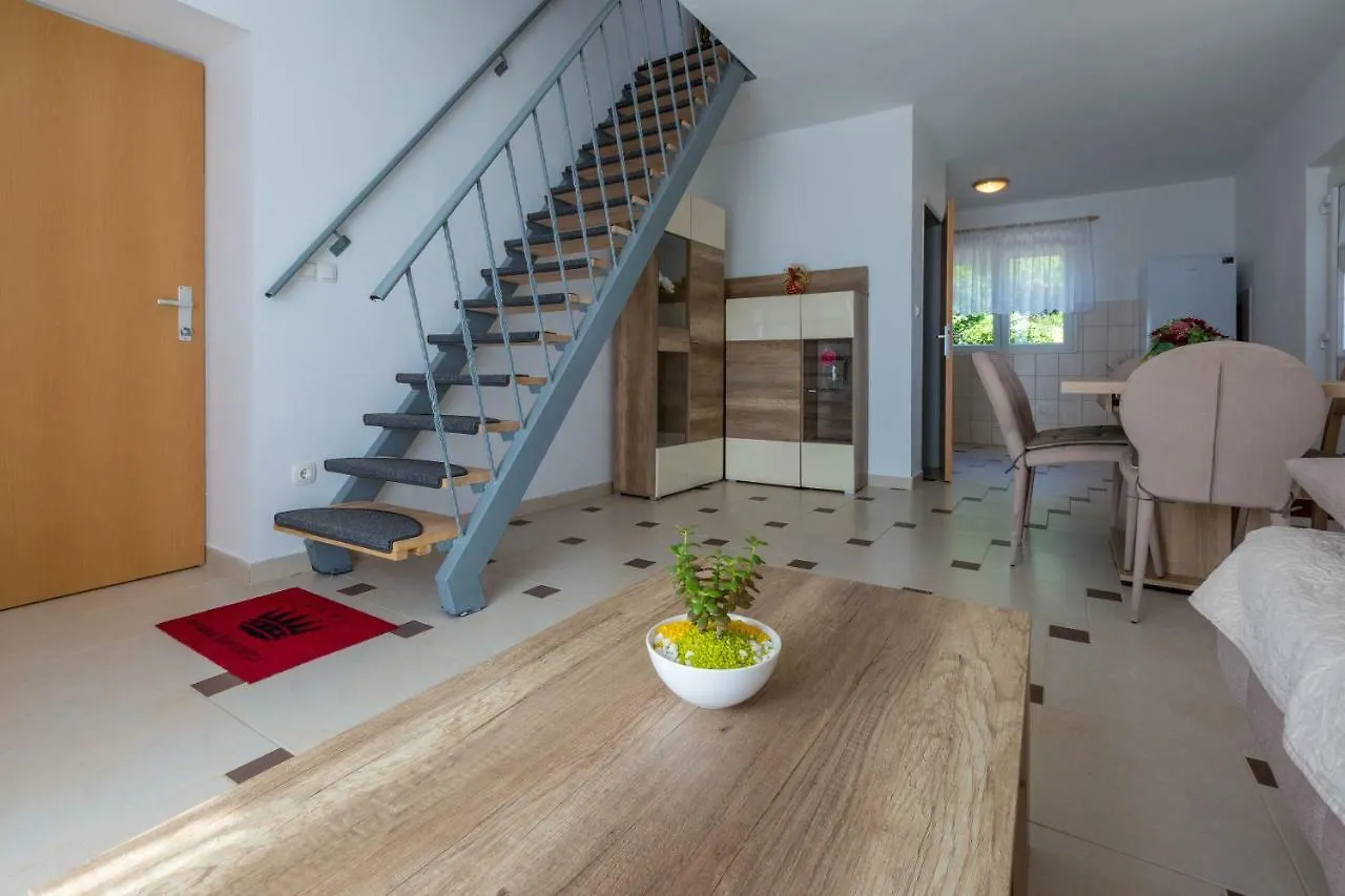 Apartments Ivano Dramalj