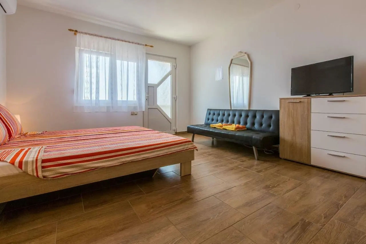 Apartments Ivano Dramalj 0*,