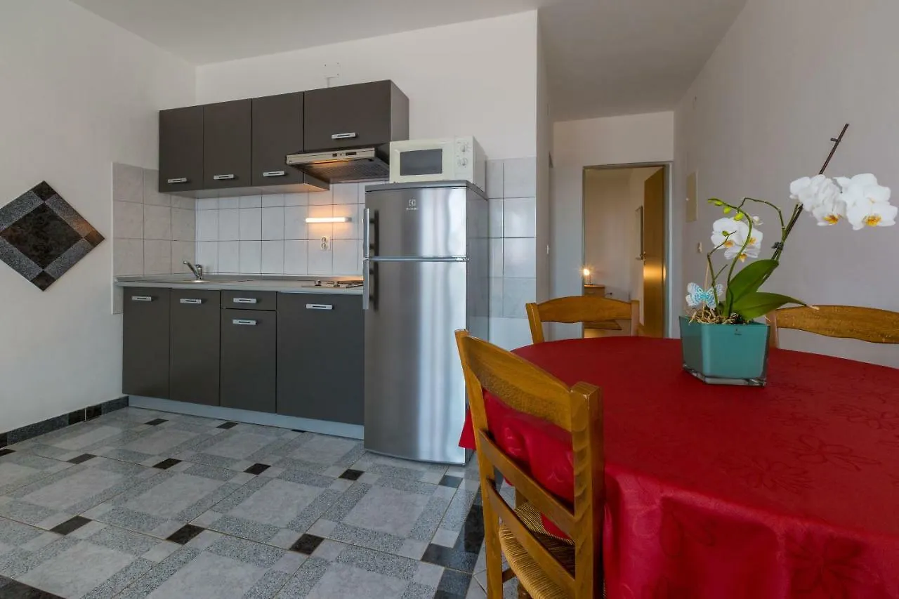 Apartments Ivano Dramalj 0*,