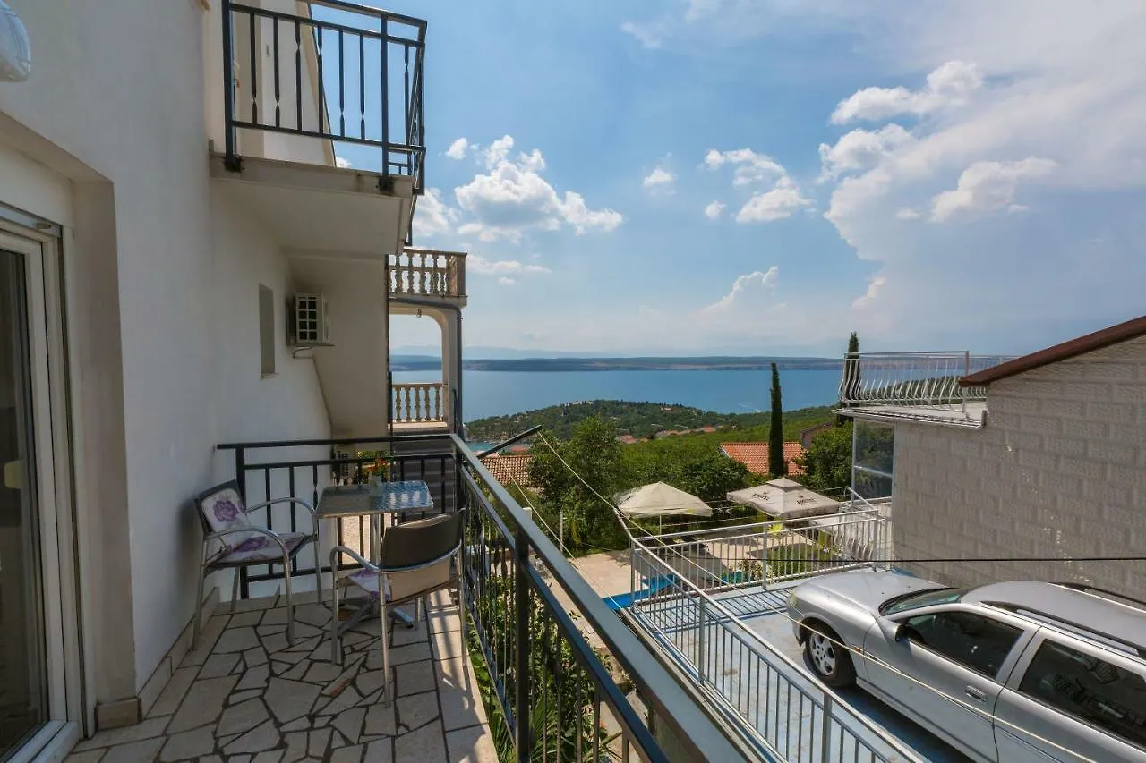 Apartments Ivano Dramalj