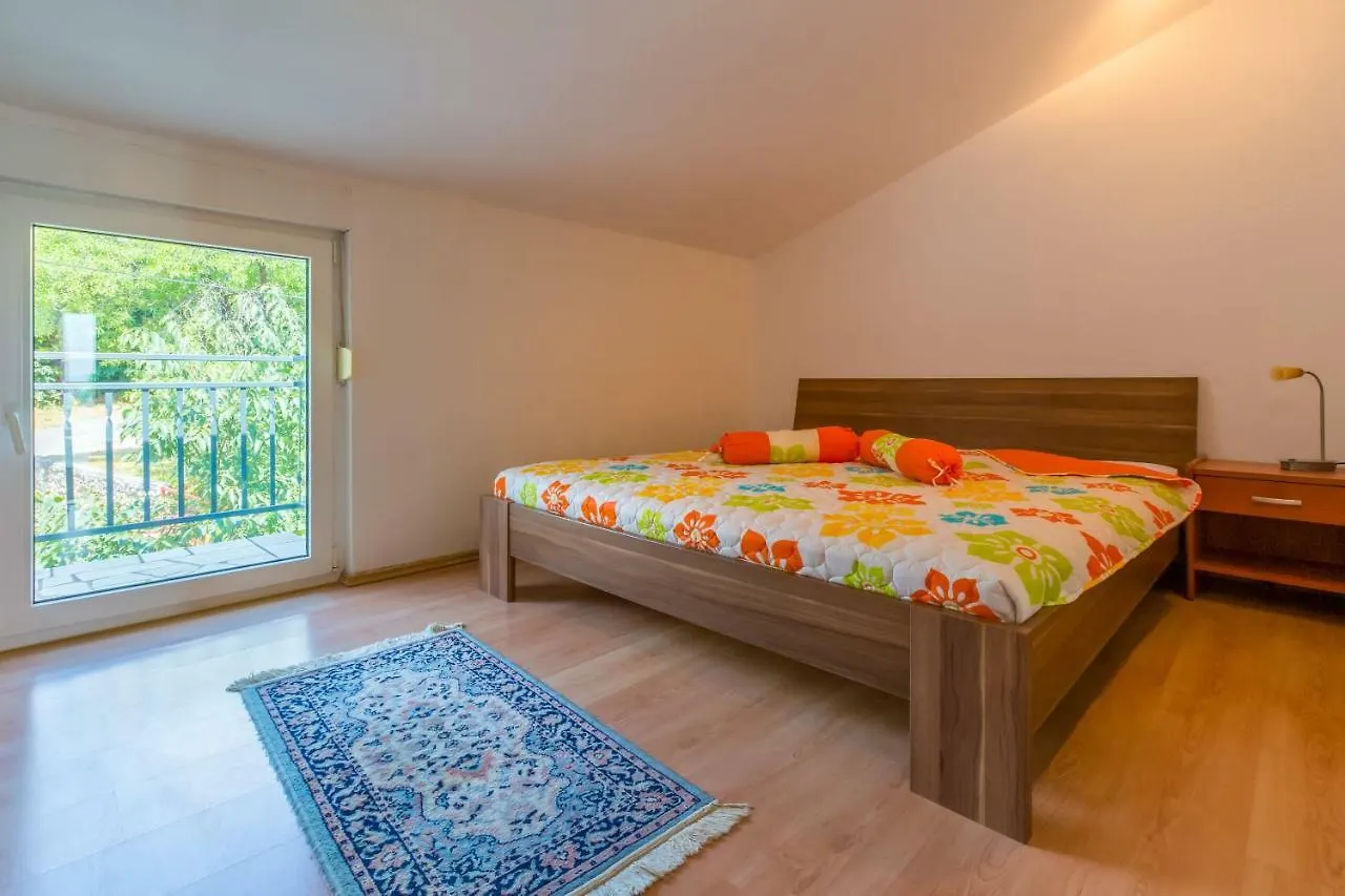 Apartments Ivano Dramalj 0*,  Croatia