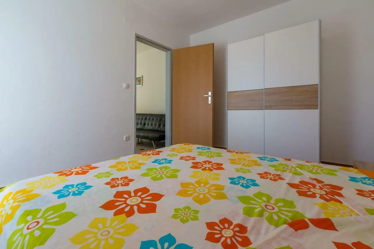 Apartments Ivano Dramalj