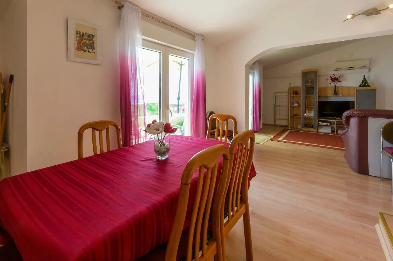 Apartments Ivano Dramalj