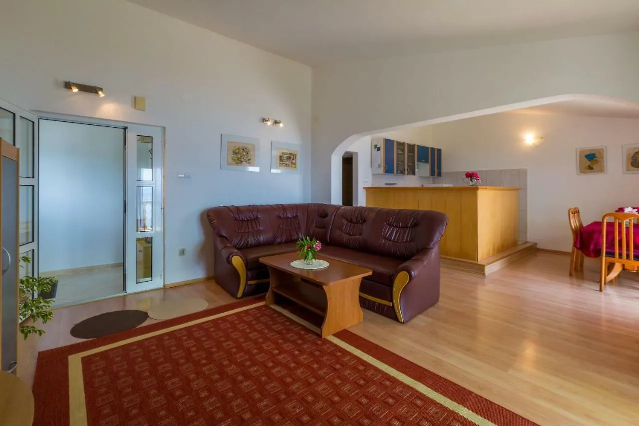 Apartments Ivano Dramalj