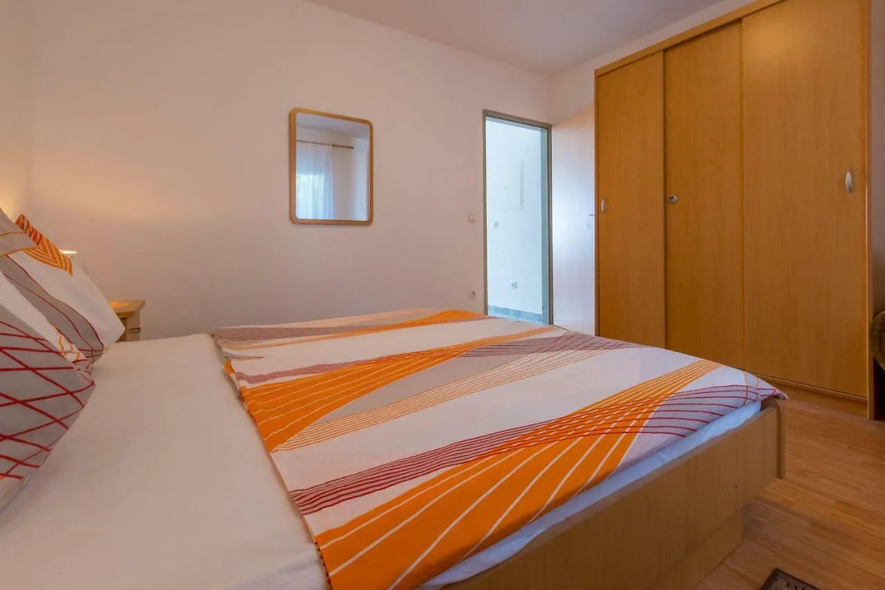 Apartments Ivano Dramalj 0*,