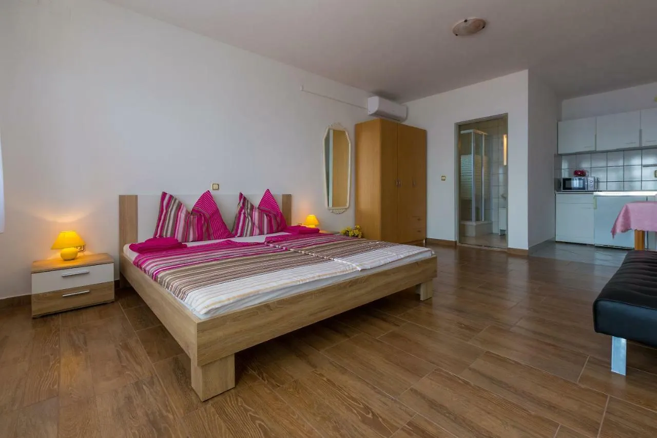 Apartments Ivano Dramalj 0*,
