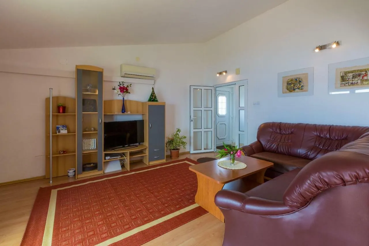 Apartments Ivano Dramalj
