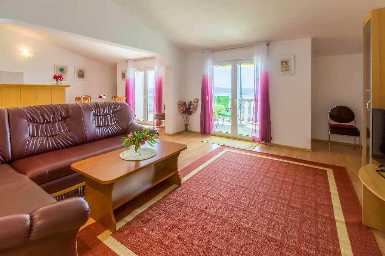 Apartments Ivano Dramalj