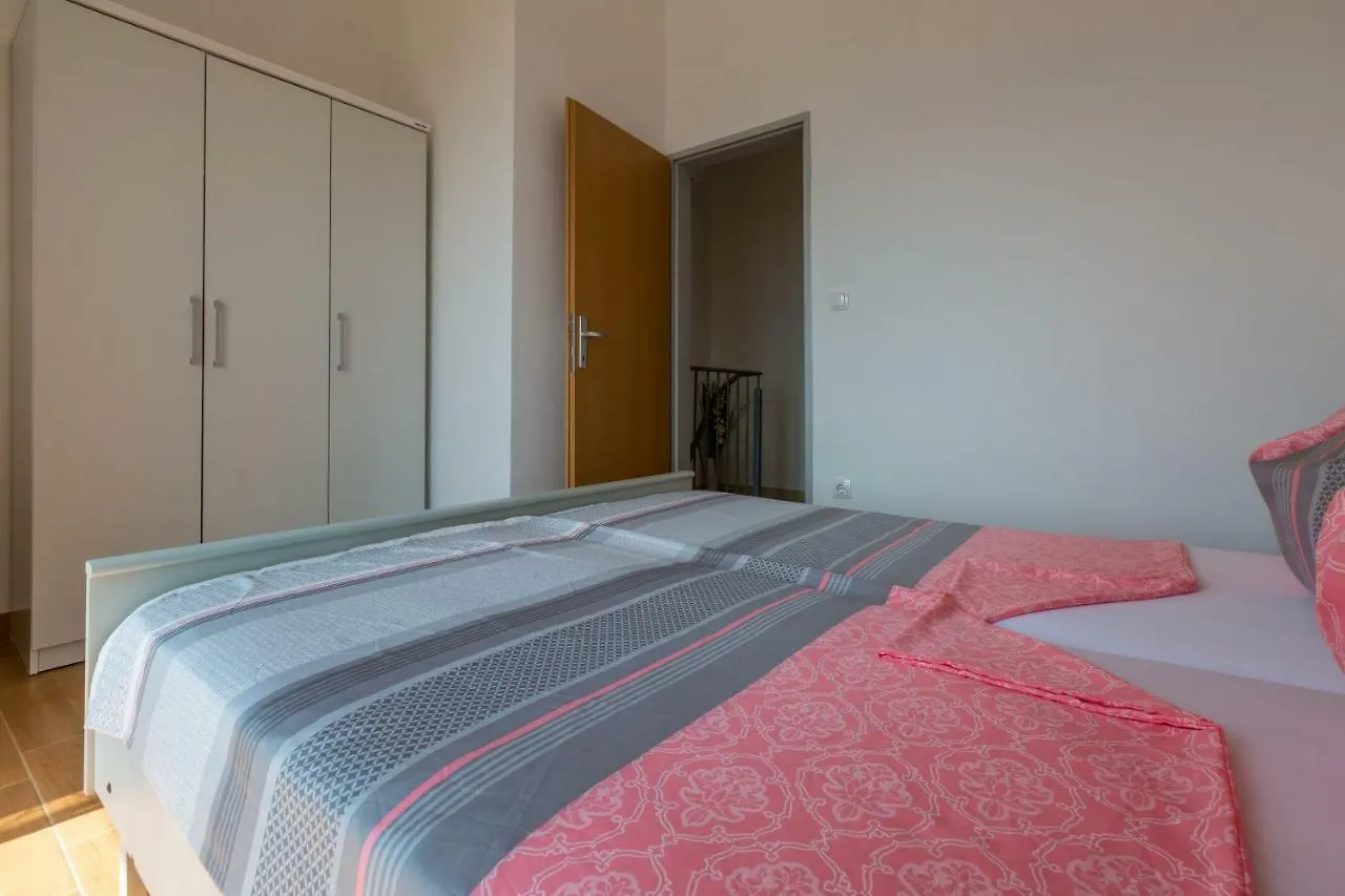 Apartments Ivano Dramalj