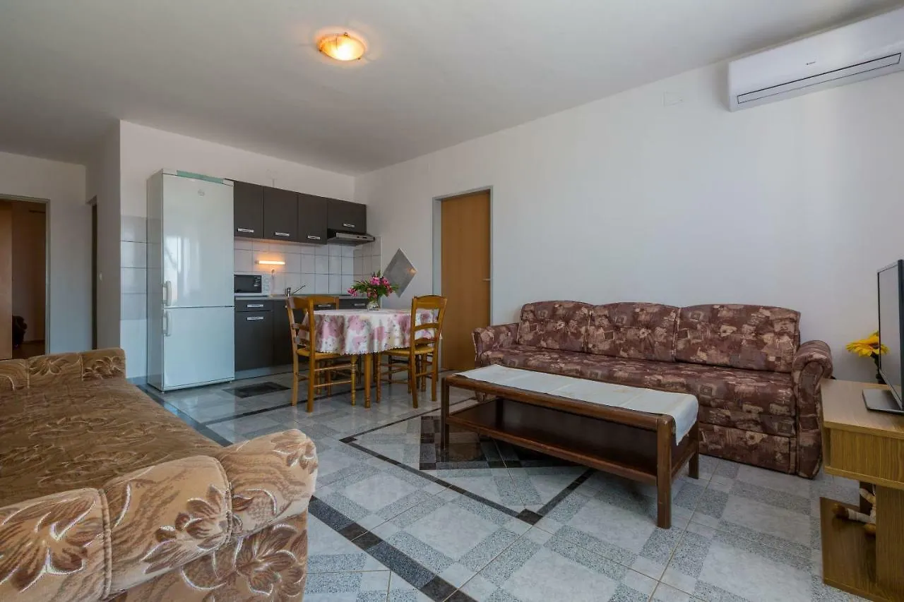 Apartments Ivano Dramalj