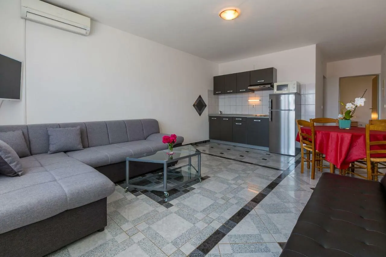 Apartments Ivano Dramalj