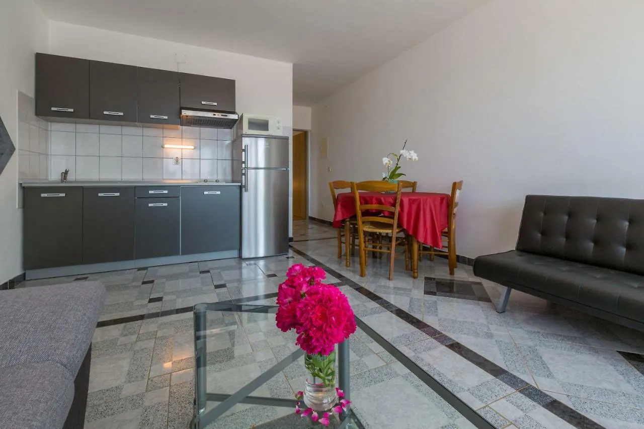 Apartments Ivano Dramalj