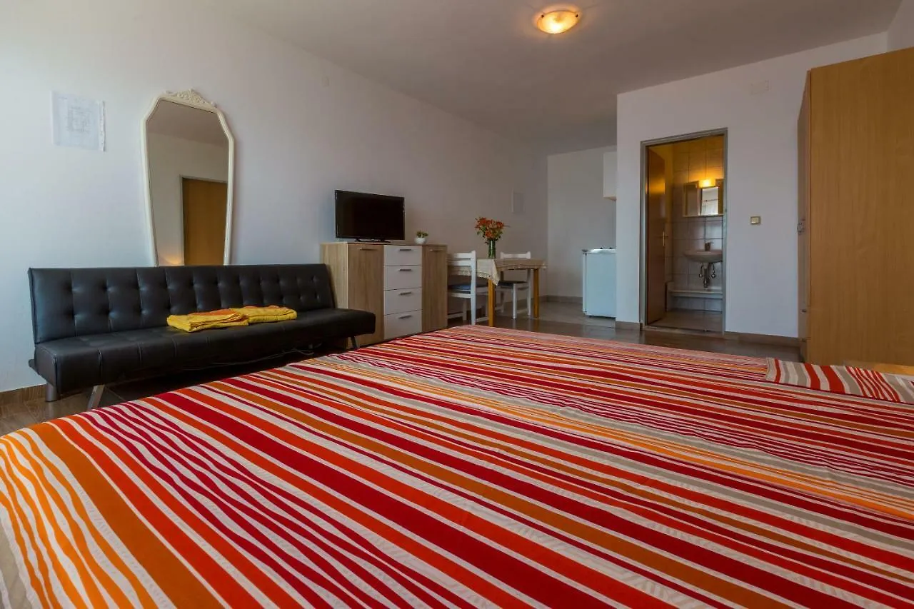 Apartments Ivano Dramalj 0*,