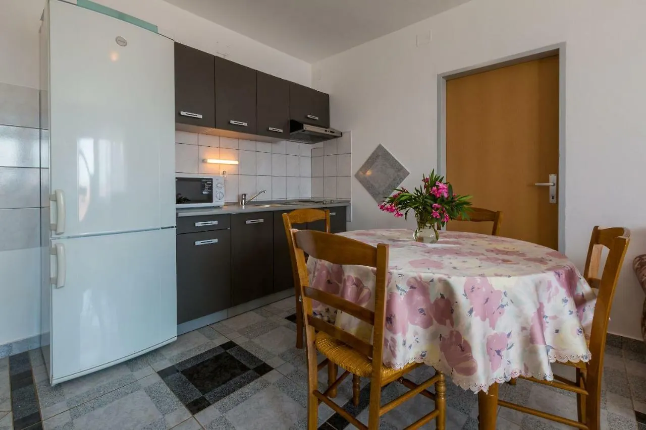 Apartments Ivano Dramalj