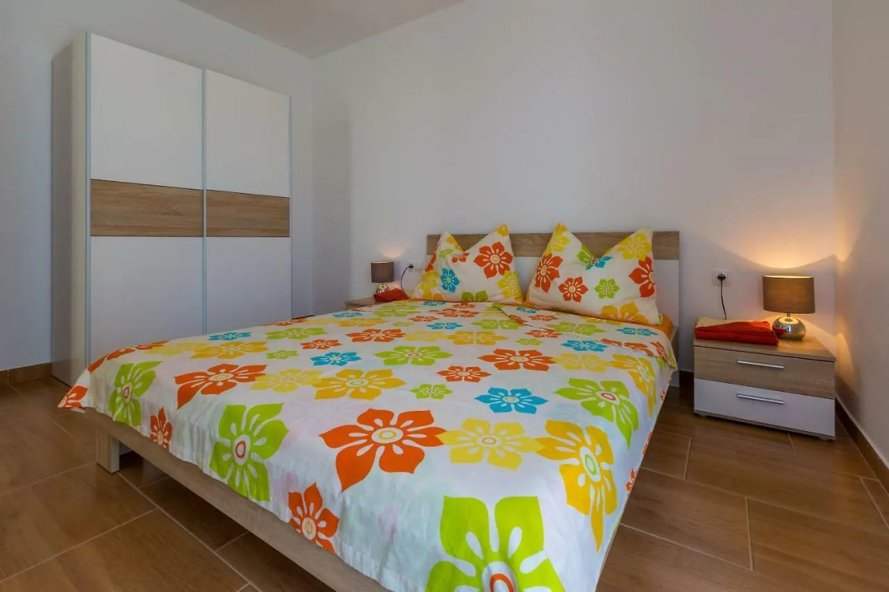 Apartments Ivano Dramalj