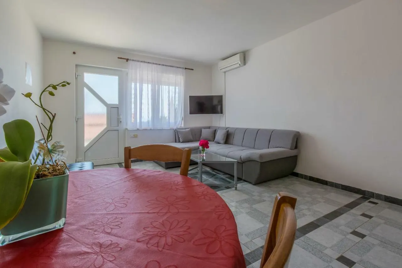 Apartments Ivano Dramalj
