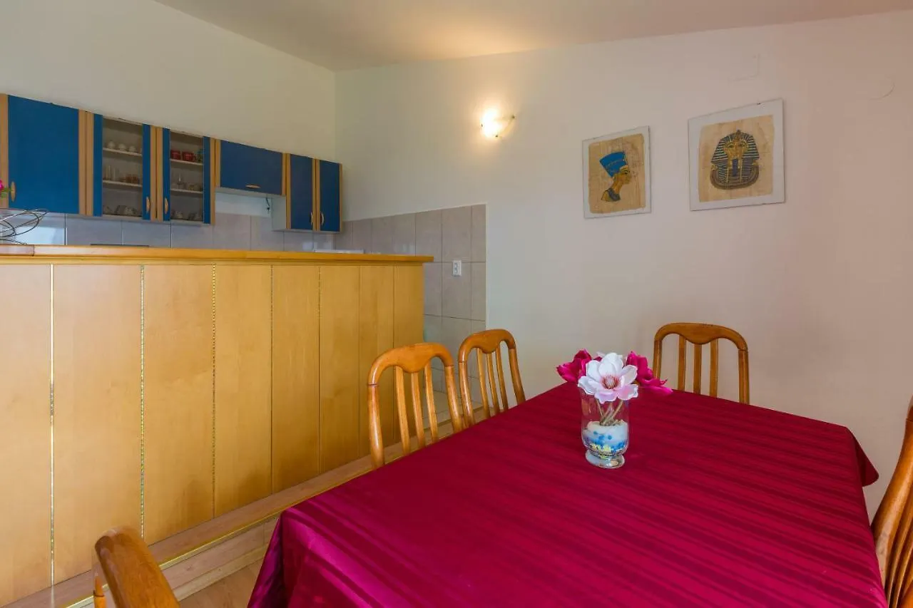 Apartments Ivano Dramalj