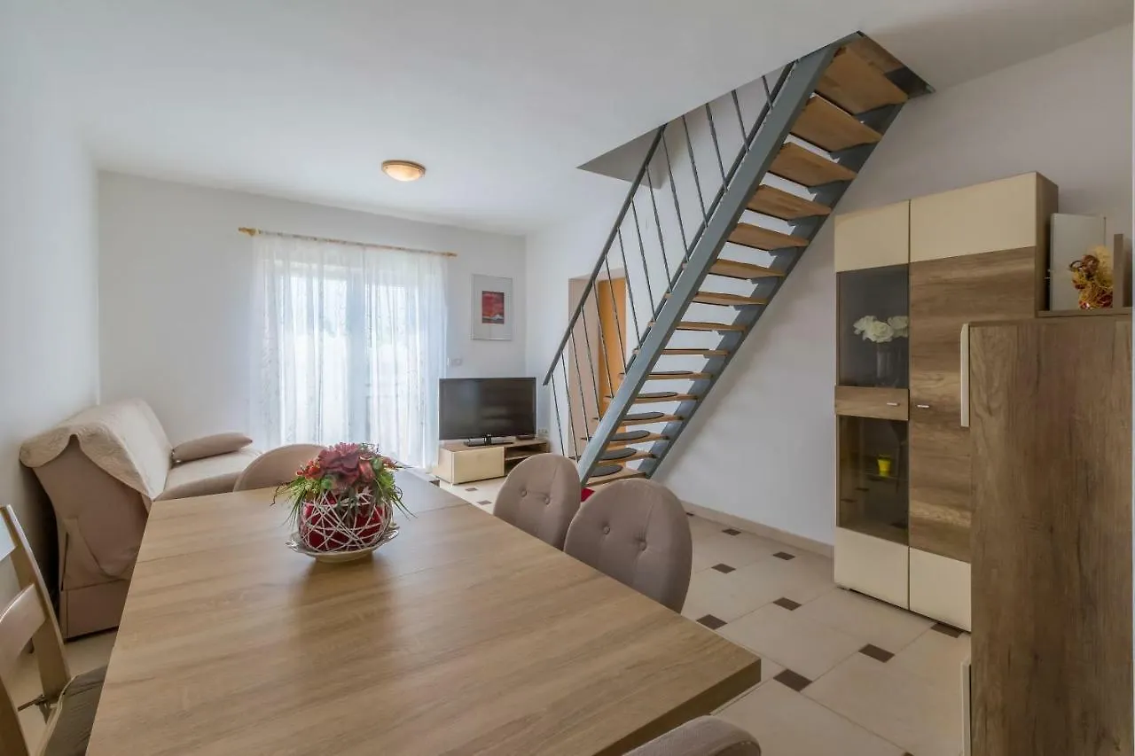 Apartments Ivano Dramalj