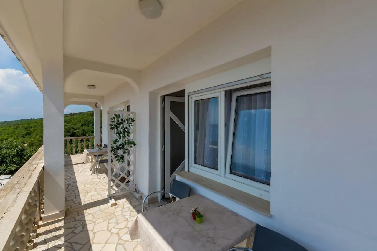 Apartments Ivano Dramalj