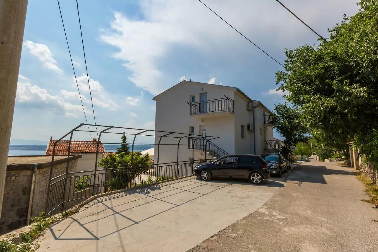 Apartments Ivano Dramalj