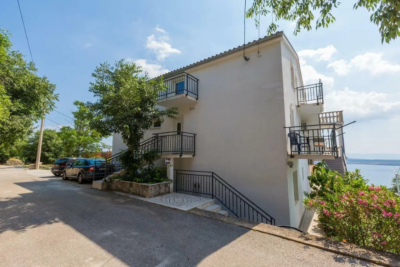 Apartments Ivano Dramalj