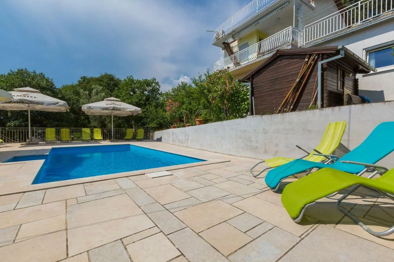 Apartments Ivano Dramalj