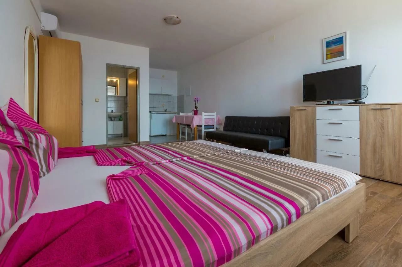 Apartments Ivano Dramalj