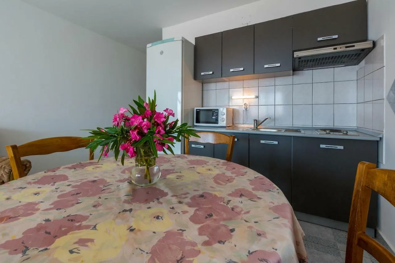 Apartments Ivano Dramalj