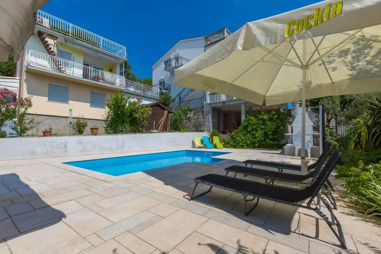 Apartments Ivano Dramalj