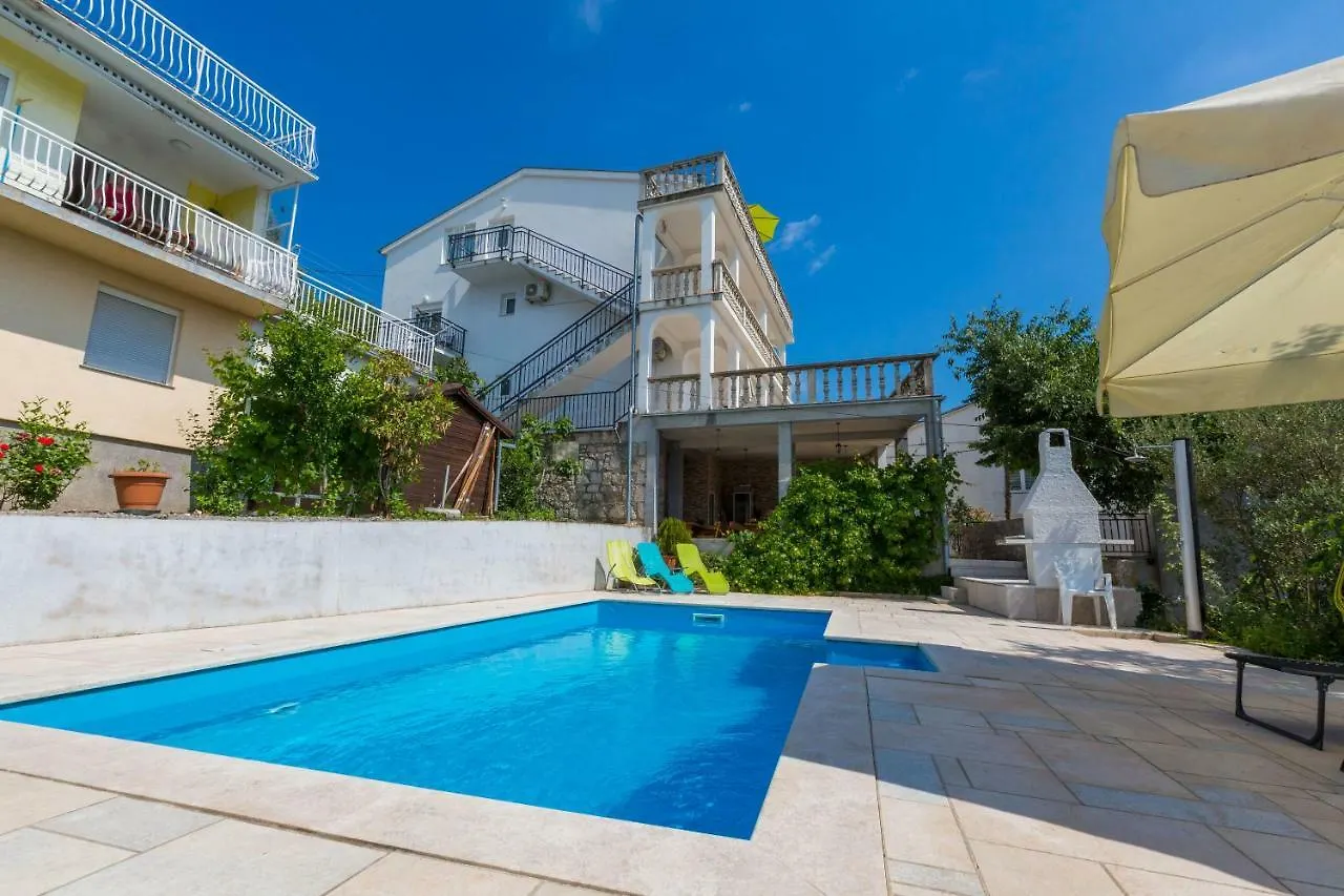Apartments Ivano Dramalj