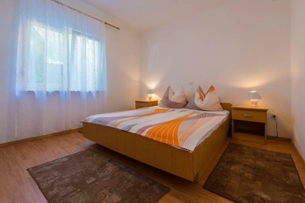 Apartments Ivano Dramalj