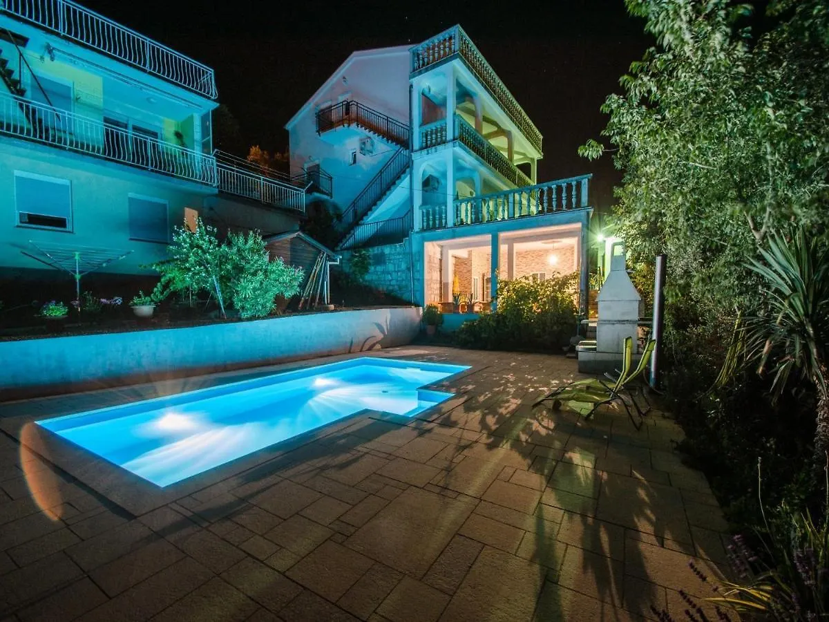 Apartments Ivano Dramalj
