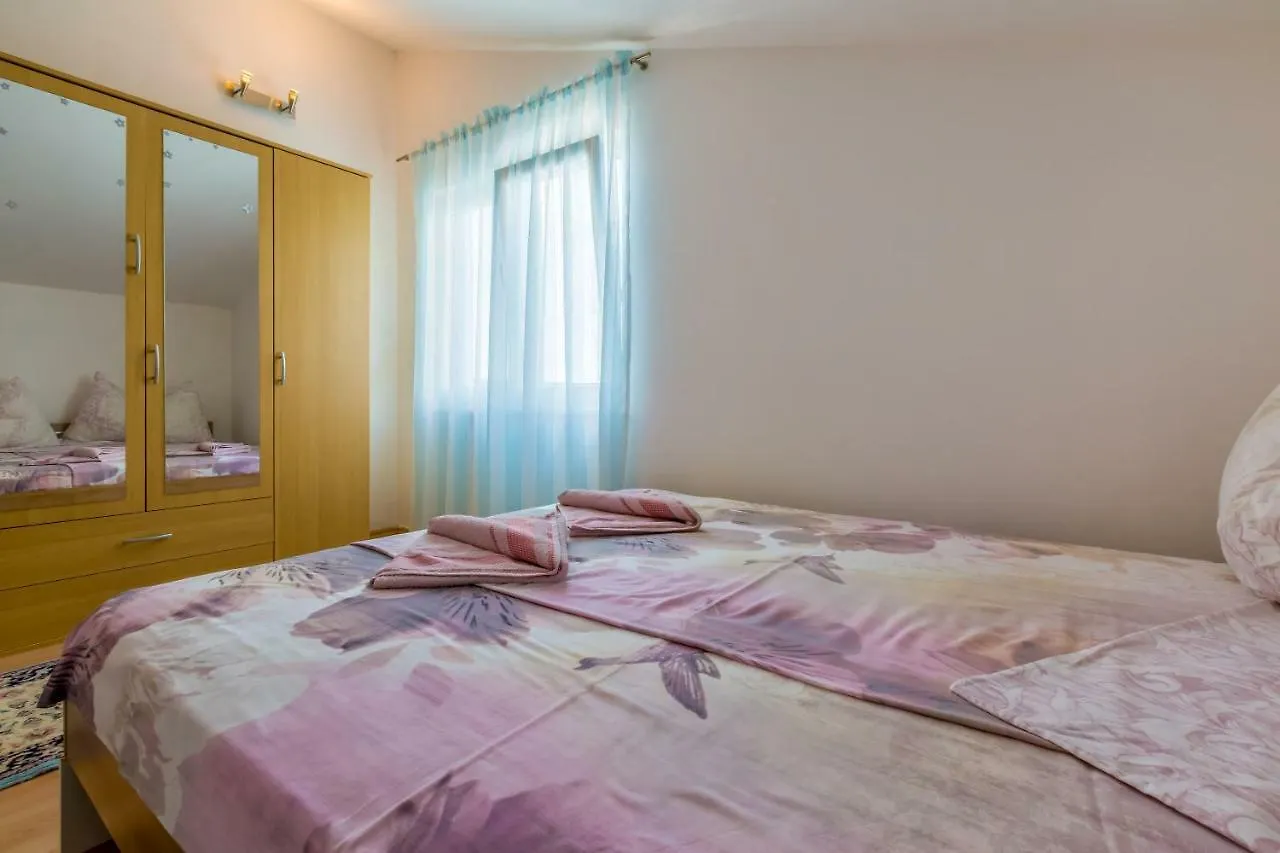 Apartments Ivano Dramalj